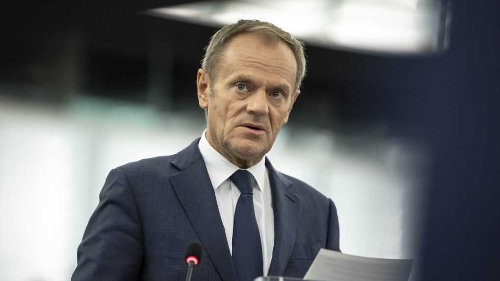 Donald Tusk sa oficiálne stal lídrom najväčšej opozičnej poľskej strany