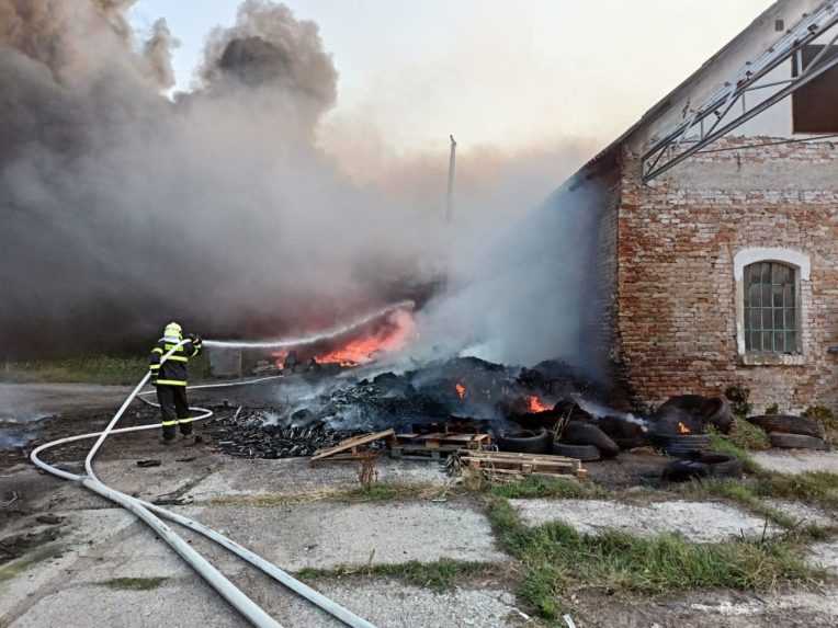 Požiar v Palárikove sa hasičom podarilo zlikvidovať