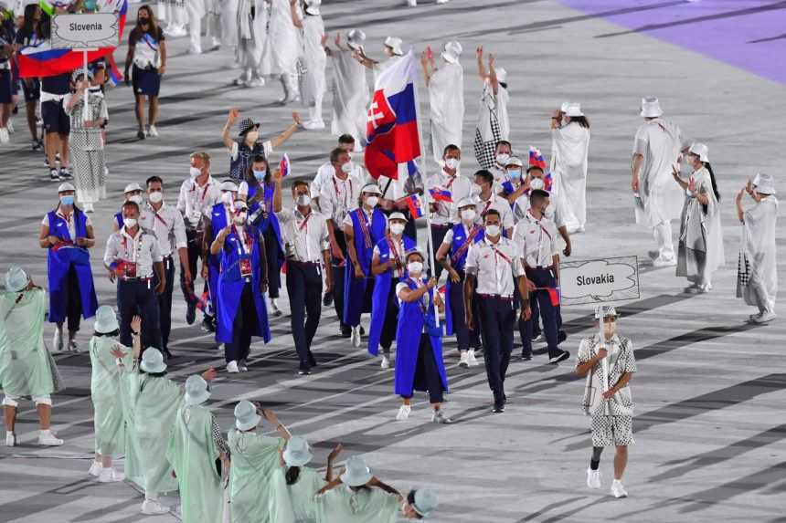Slovenský olympijský tím počas otváracieho ceremoniálu.