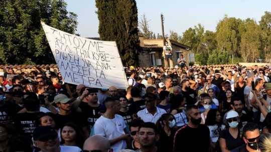 Protesty proti očkovaniu.