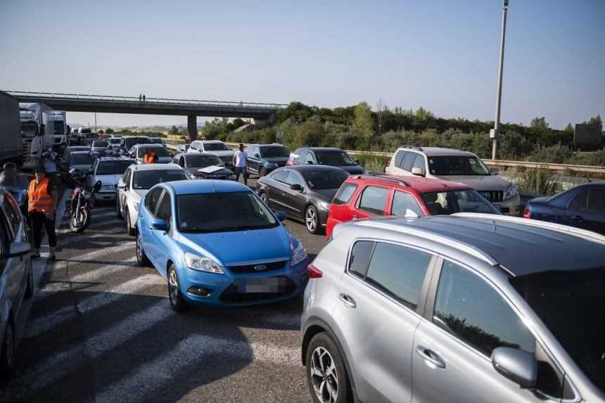 Nespokojní pendleri blokujú hraničné priechody po celom Slovensku