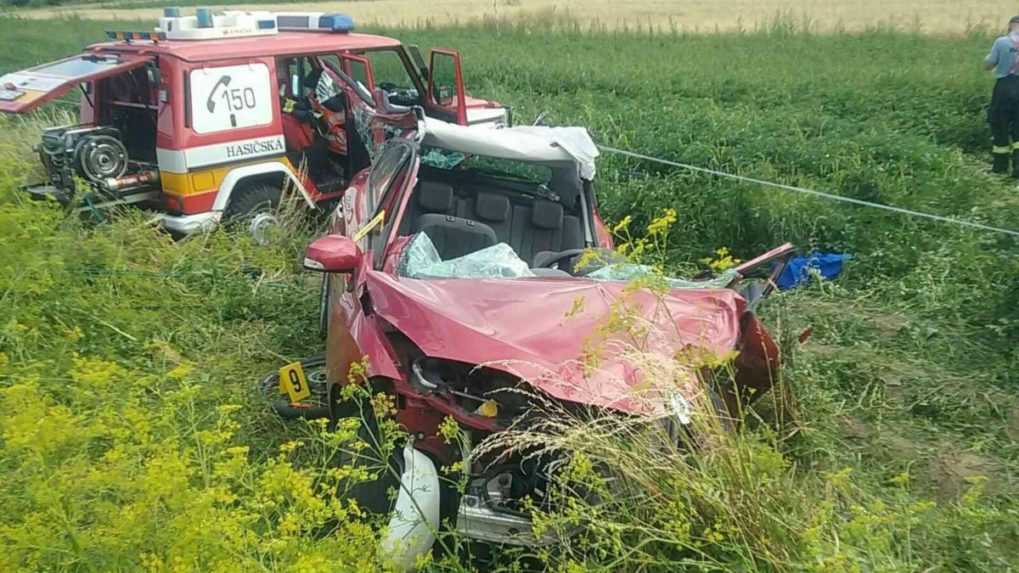 Pri obci Beňadiková sa stala vážna dopravná nehoda, cesta je momentálne uzavretá