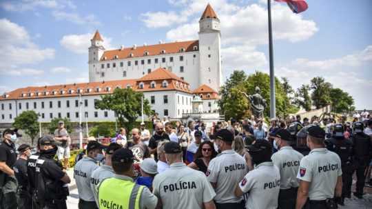 Protest pred Národnou radou SR.