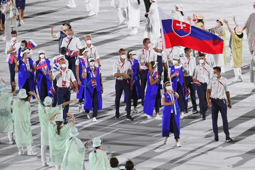 Slovenský olympijský tím počas otváracieho ceremoniálu.