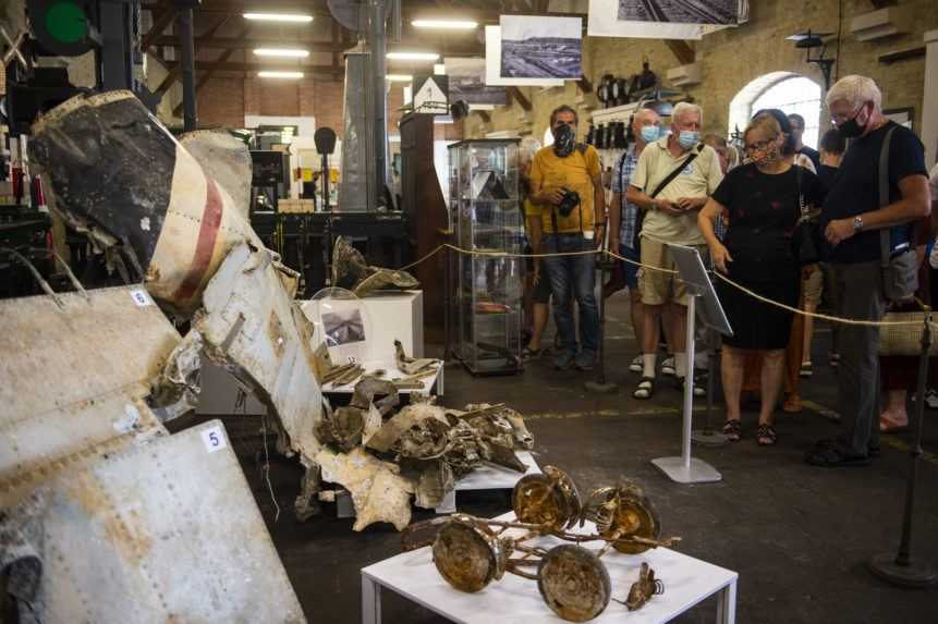 Výstava Pád lietadla v Bratislave na Zlatých pieskoch.