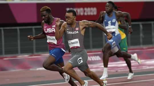 Andre De Grasse v behu na 200 metrov.