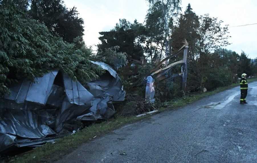 Následky tornáda v obci Petkovce