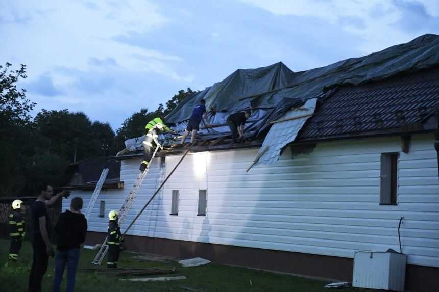 Následky tornáda v obci Petkovce