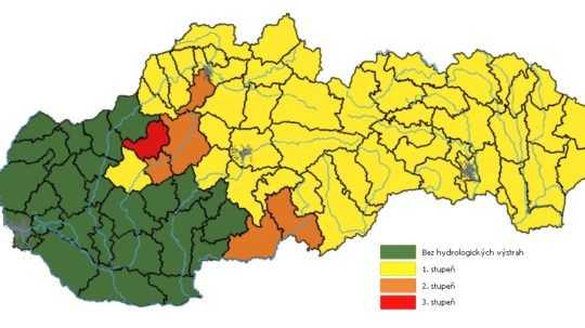 SHMÚ vydal varovanie pred povodňami.