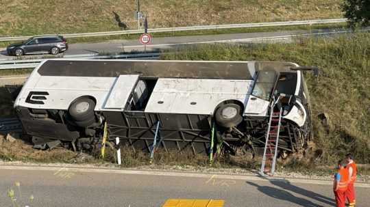 Havarovaný český autobus v Nemecku.