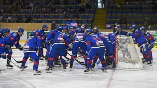 Hráči tímu slovenskej hokejovej reprezentácie do 18 rokov.