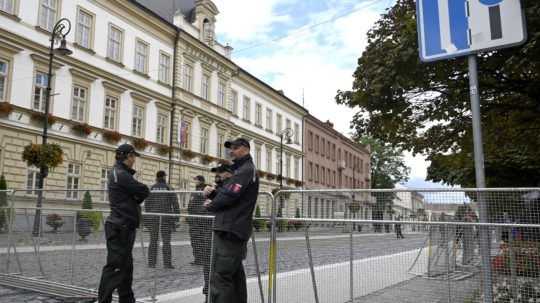 Zátarasy na ulice v Košiciach.