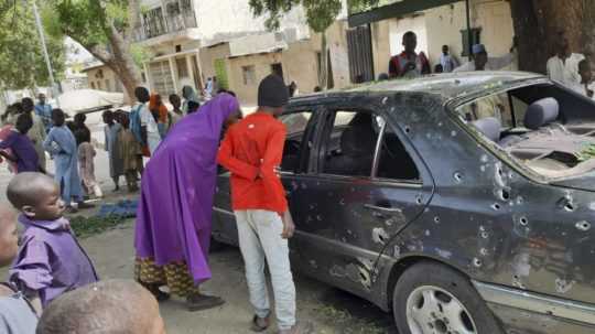 Dostrieľané auto v meste Maiduguri