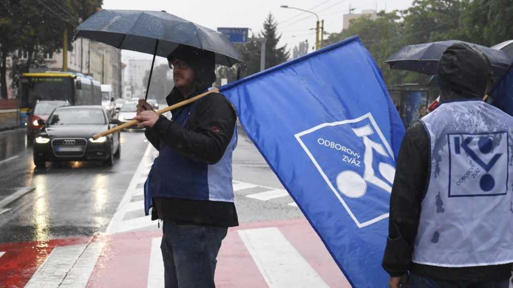 Odborári protestovali. Životná úroveň Slovákov podľa nich klesá