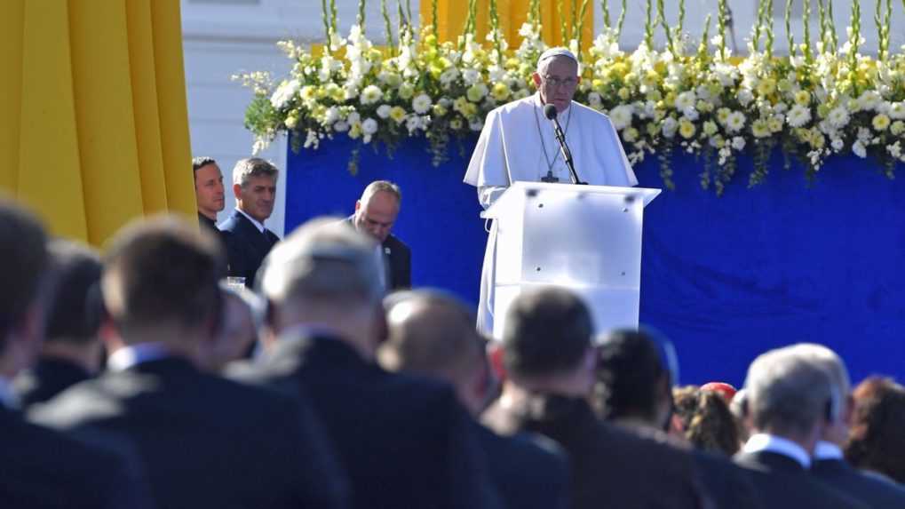 Dejiny Slovenska ho pozývajú, aby bolo posolstvom pokoja, povedal pápež František