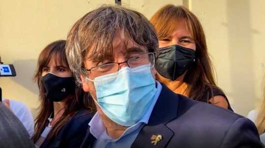 Bývalý katalánsky premiér Carles Puigdemont odchádza z väzenia