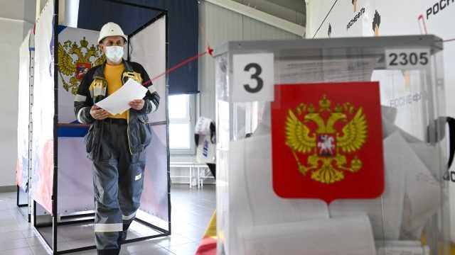 V ruských parlamentných voľbách sa očakáva víťazstvo Putinovho Jednotného Ruska