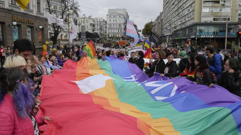 V Kyjeve pochodovali za práva LGBT komunity, stretnutie sa zaobišlo bez incidentov