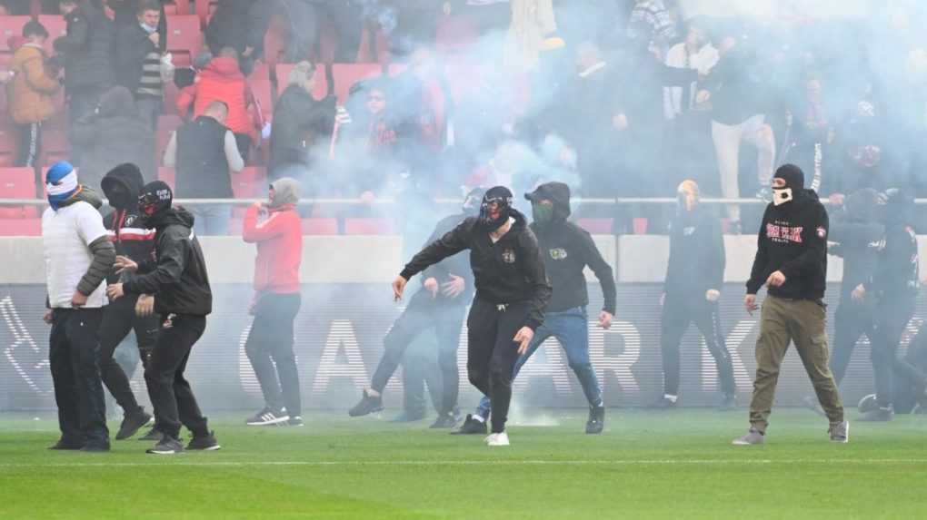 SaS žiada exemplárne tresty za bitku fanúšikov na futbalovom zápase