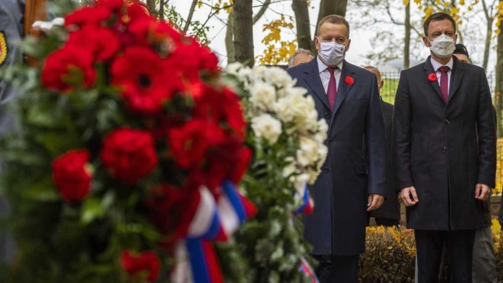 Na sn&iacute;mke zľava predseda NR SR Boris Koll&aacute;r (Sme rodina) a predseda vl&aacute;dy SR Eduard Heger (OĽANO).