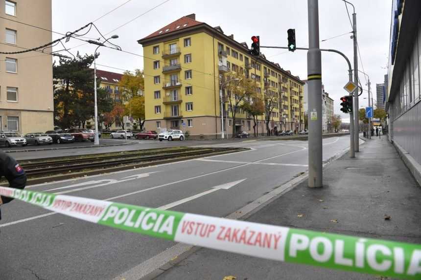 Pred budovou policajného prezídia našli podozrivý predmet, dopravu obmedzili