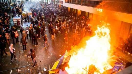 Protest proti pandemickým reštrikciám v Bruseli.