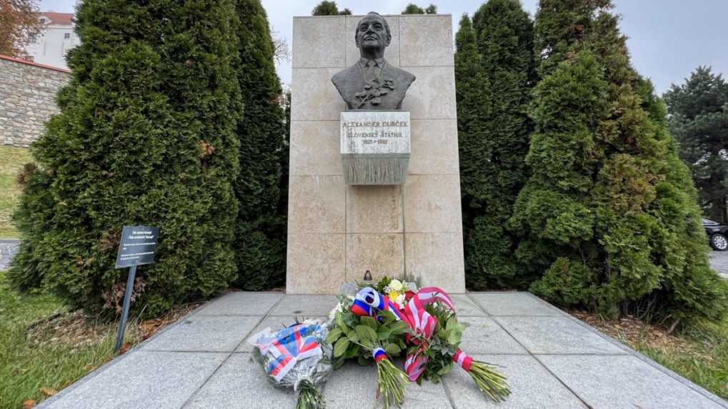 Pamätník Alexandra Dubčeka v Bratislave.