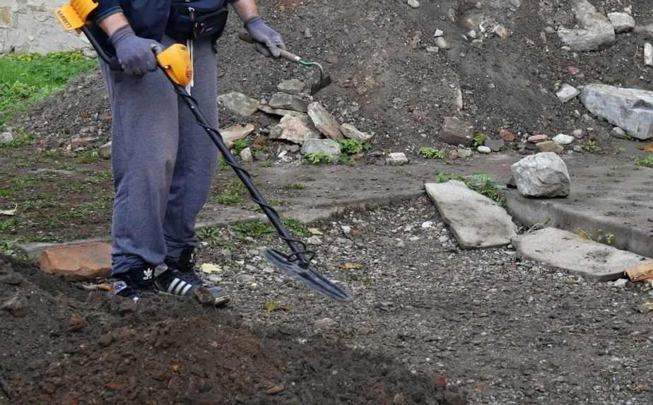 Hľadači kovov v Česku objavili mimoriadne vzácne šperky z obdobia sťahovania národov