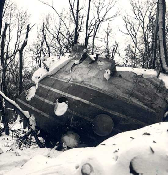 Časť trupu havarovaného lietadla.