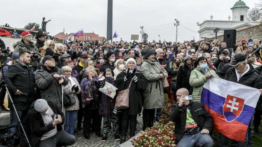 Zhromaždenie pred NR SR 17. novembra 2021