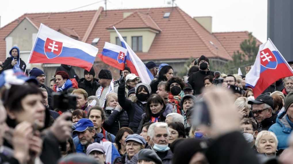 Zhromaždenie pred NR SR 17. novembra 2021