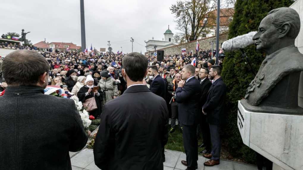 Zhromaždenie pred NR SR 17. novembra 2021
