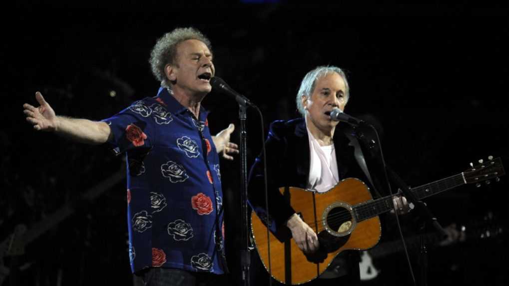 Prešiel celými USA i Európou, naspieval nesmrteľné hity. Art Garfunkel oslavuje 80 rokov