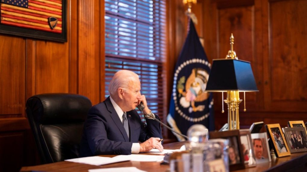 Biden: Ak Rusko napadne Ukrajinu, príde rozhodná a rýchla odpoveď