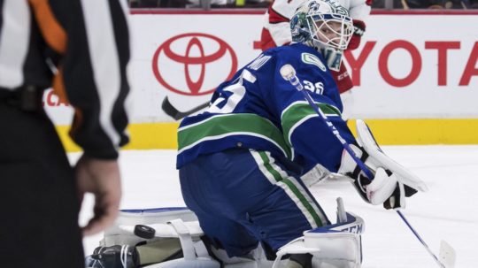 Brankár Vancouveru Canucks Thatcher Demko.