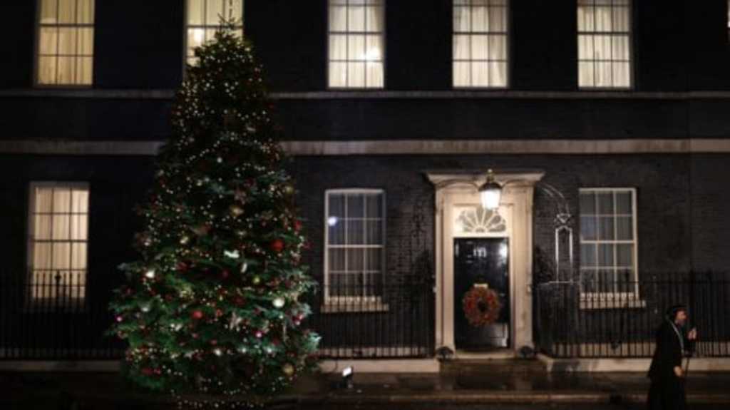 Pohľad na Downing Street 10.