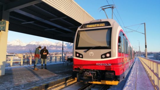 Na snímke nová elektrozubačka na stanici v Poprade.