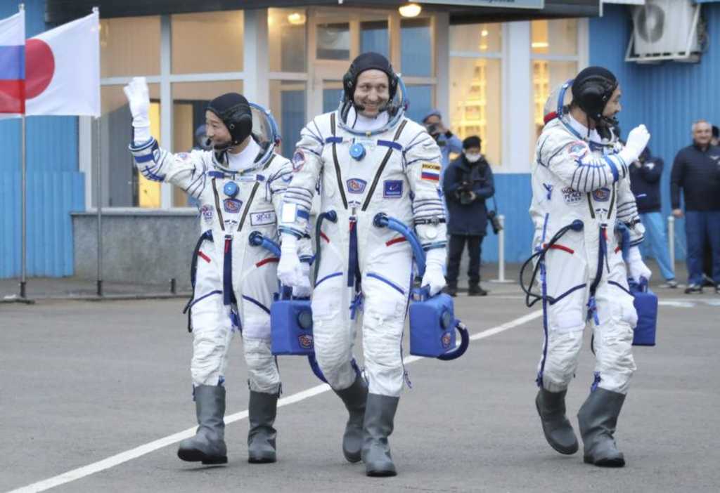 Jusaku Maezawa, Alexandr Misurkin a Jozo Hirano