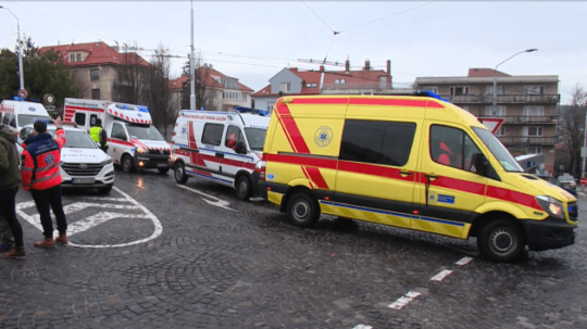 Protest záchranárov pred parlamentom.