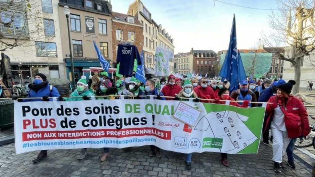 Belgickí zdravotníci protestovali proti povinnému očkovaniu