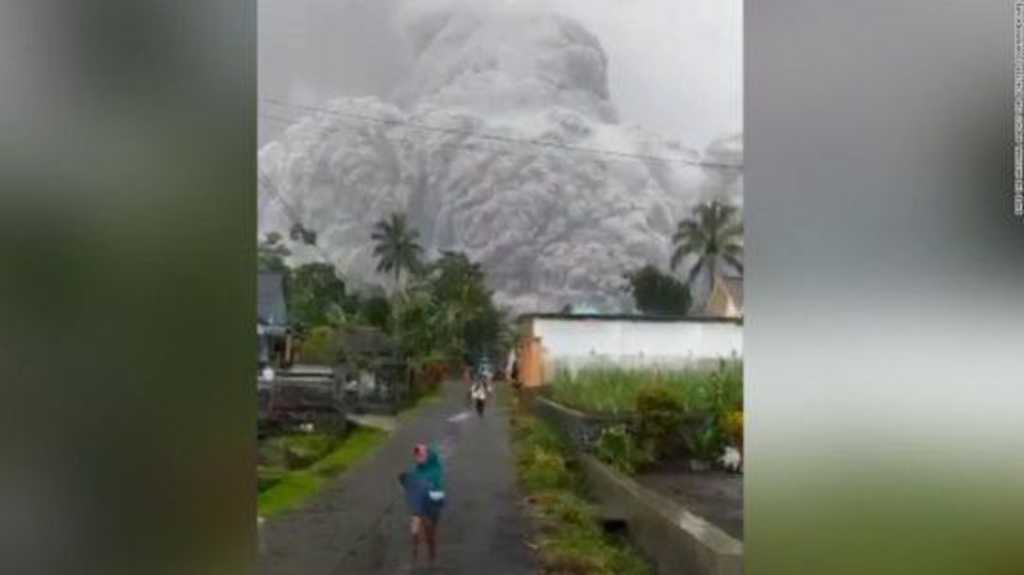 Semeru erupcia