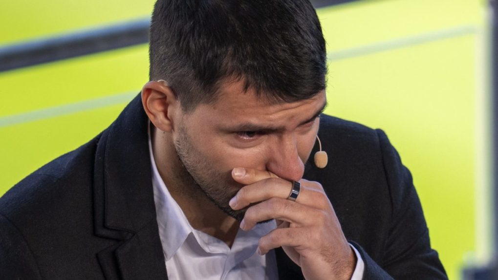 Futbalista Sergio Agüero pre zdravotné problémy ukončil kariéru