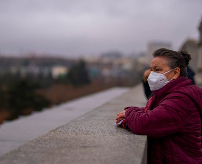 Španielsko skracuje povinnú izoláciu pre bezpríznakové osoby