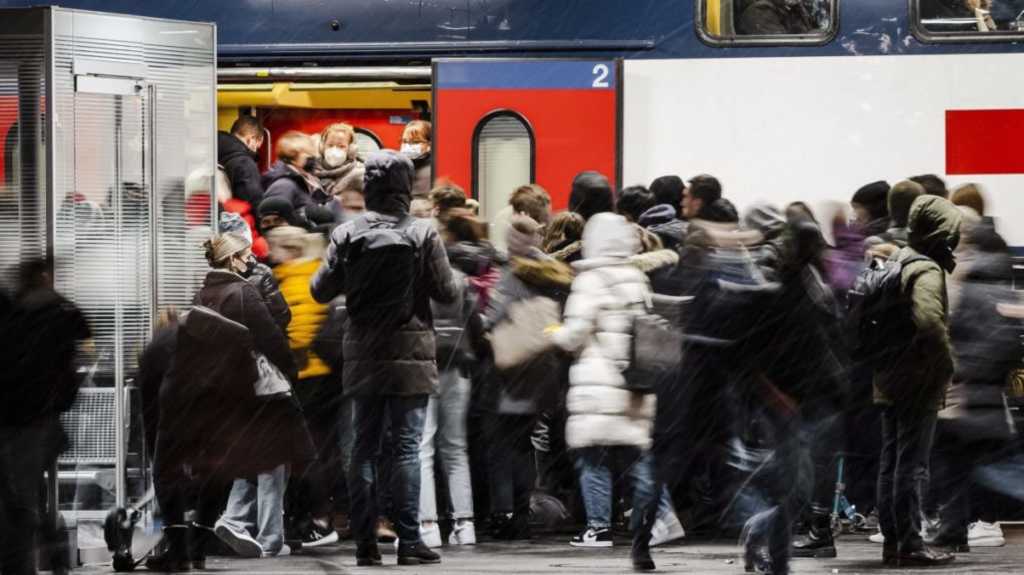 Švajčiarsko prvýkrát počas štvrtej vlny sprísni opatrenia