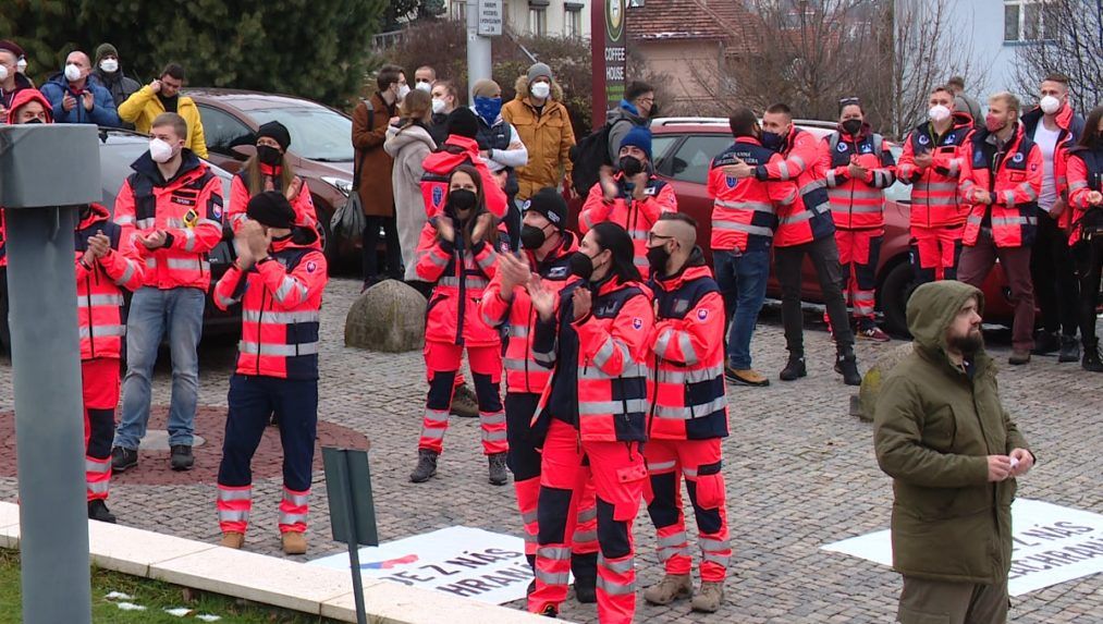 Stíhanie zadržaných záchranárov je nezákonné, rozhodla prokuratúra