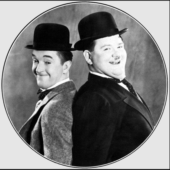 Na snímke legendárna dvojica komikov Stan Laurel a Oliver Hardy.