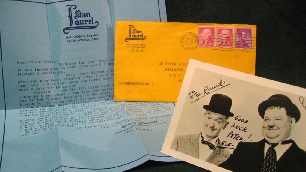 Na archívnej snímke je list Stana Laurela z dvojice Laurel a Hardy,