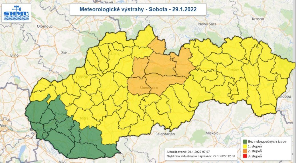 SHMÚ počas víkendu varuje pred silným vetrom a snehovými jazykmi