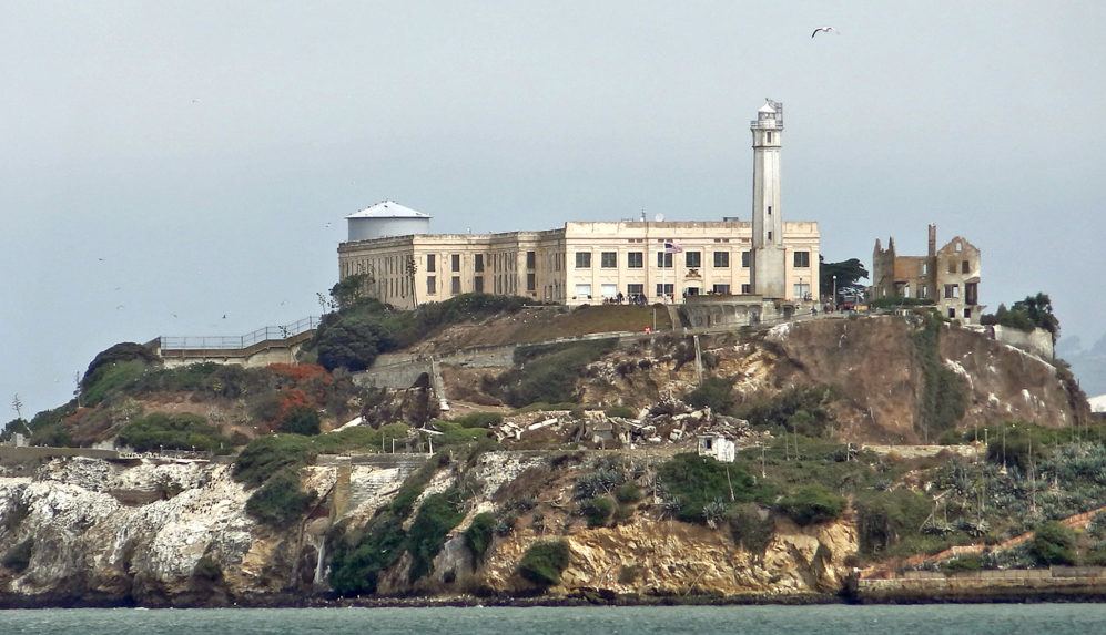 Väzenie Alcatraz pri brehoch San Francisca.