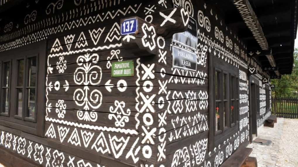 Ľudová architektúra v Čičmanoch.